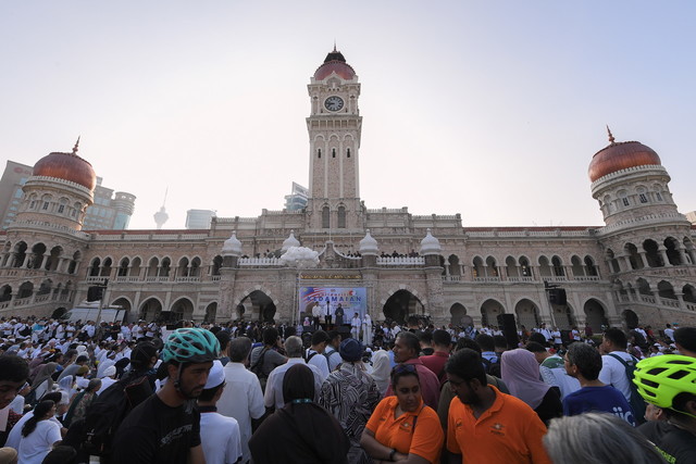 Perhimpunan di dataran merdeka