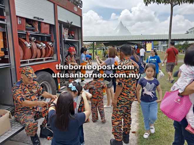  Bala nembiak rindang ngujika baju kelab 3K.