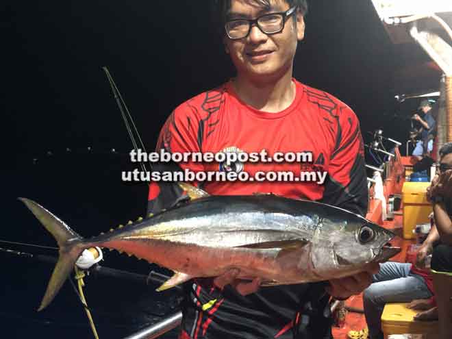  Mohd Faizul berjaya mendaratkan Yellowfin Tuna.