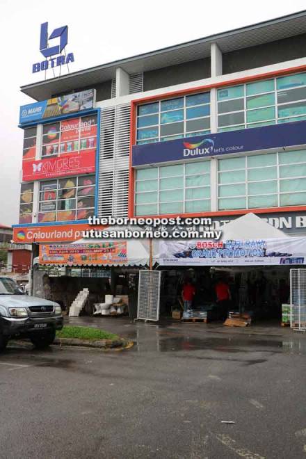  Premis Botra Sdn Bhd yang terletak di No. 53-59, Lot 10315-10321, Matang Ria Shopping Centre, Jalan Matang.