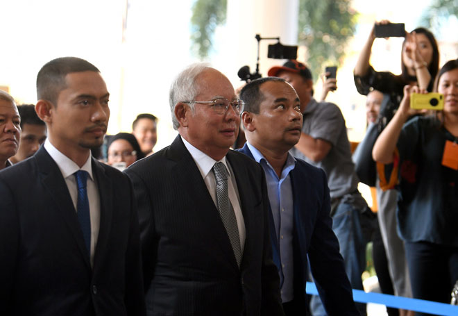  Najib tiba di Kompleks Mahkamah Kuala Lumpur semalam pada hari kedua perbicaraan berhubung kes penyelewengan dana SRC International Sdn Bhd yang dihadapinya. — Gambar Bernama