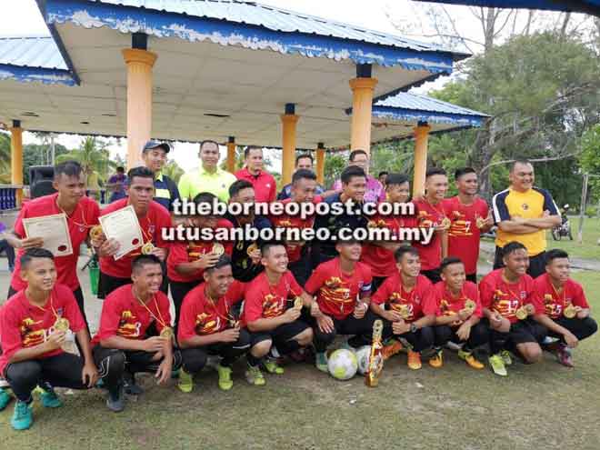  Pasukan SMK Saratok berjaya mempertahan kejuaraan dua tahun berturut-turut Kejohanan Bola Sepak 18TKB MSSM Peringkat Bahagian Betong tahun ini.