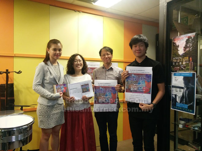  (Dari kiri) Ruth, Wong, Buong dan Lau mengalu-alukan orang awam bagi menyertai konsert amal ‘Touching Lives With Music’ pda 3 dan 4 Mei ini, di Auditorium Pustaka Negeri Sarawak Miri. 