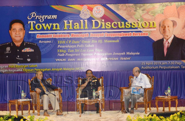 OMAR mengadakan dialog bersama warga Tawau sempena Program Town Hall Discussion, Komuniti Sejahtera Jenayah Tanggungjawab Bersama di Auditorium Perpustakaan Wilayah Tawau.