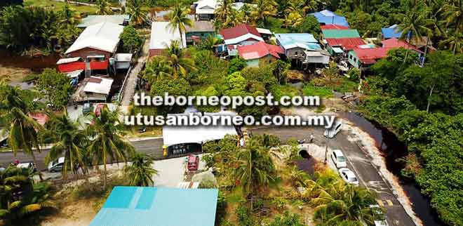  Projek jalan raya berturap dinaik taraf di Kampung Hilir dan Kampung Hj Ismail.