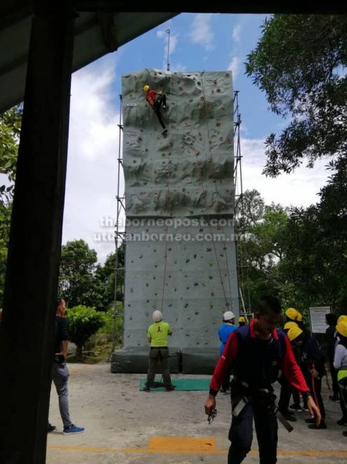  Sebahagian daripada aktiviti yang mengisi Kem Perkhemahan Bersepadu Unit-Unit Beruniform Edisi 5.0 SMK Santubong.