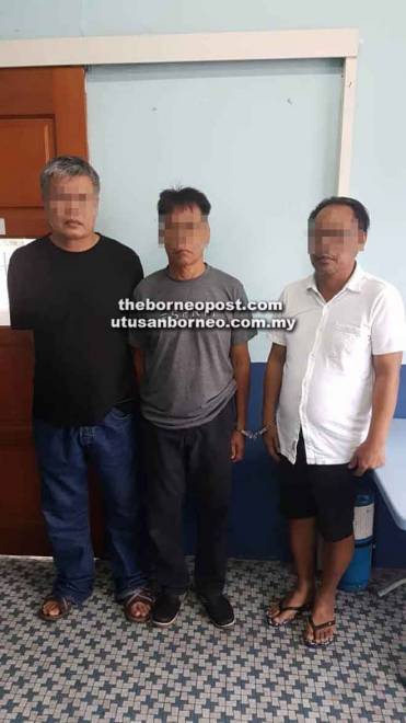  Tiga suspek seluk saku di Poliklinik Lanang dibawa ke Balai Polis Lanang selepas ditahan pagi kelmarin.