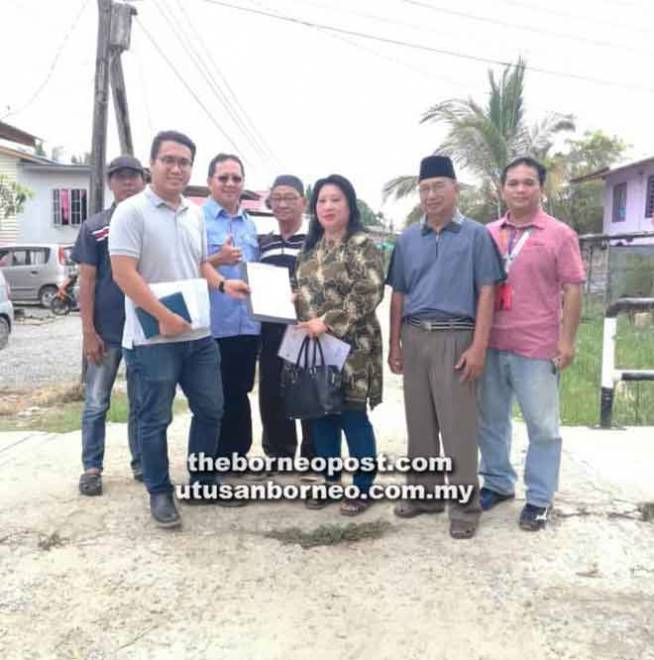  Safiee maya datai ba pengerami nyerah taba projek ba Kampung Badong, Daro.