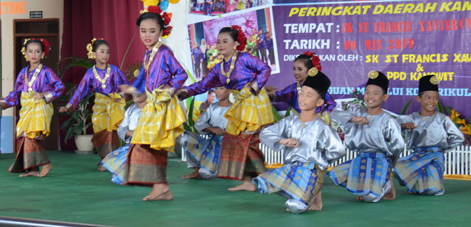  Persembahan daripada SK Nanga Nirok yang lemah gemalai berjaya merangkul hadiah juara sekali lagi pada tahun ini.