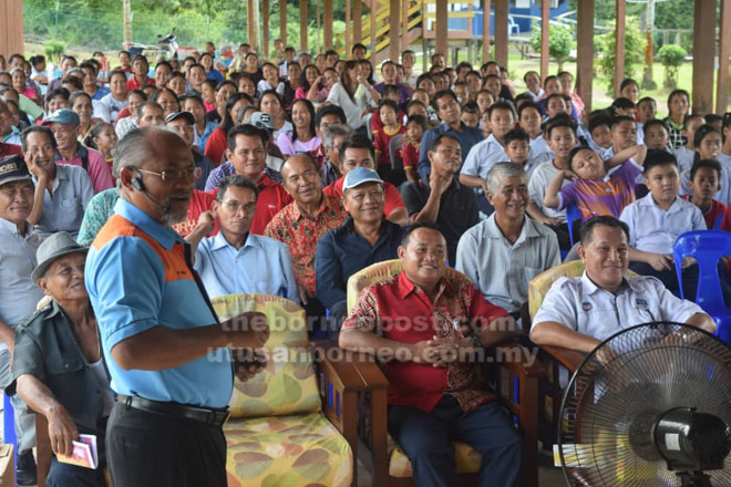  Charlie memberi ceramah dan berinteraksi dengan hadirin.