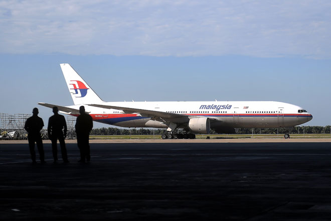  Kerajaan sudah menerima empat tawaran daripada syarikat-syarikat yang berminat untuk mengambil alih syarikat penerbangan negara, Malaysia Airlines Bhd, kata Perdana Menteri Tun Dr Mahathir Mohamad. — Gambar Bernama