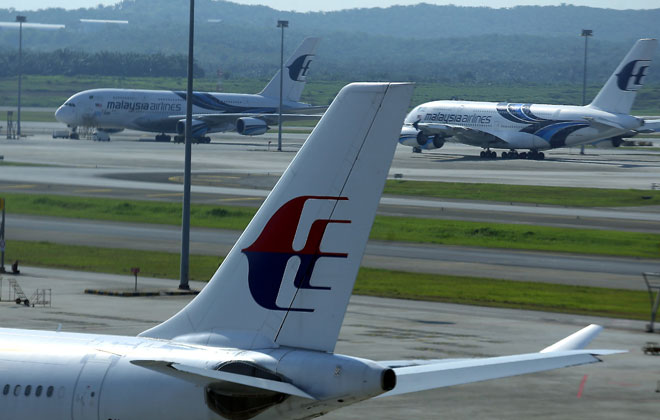  Dr Mahathir berkata kerajaan akan memastikan nama Malaysia dikekalkan dalam membuat sebarang keputusan berhubung pelan pemulihan Malaysia Airlines Berhad (Malaysia Airlines). — Gambar Bernama