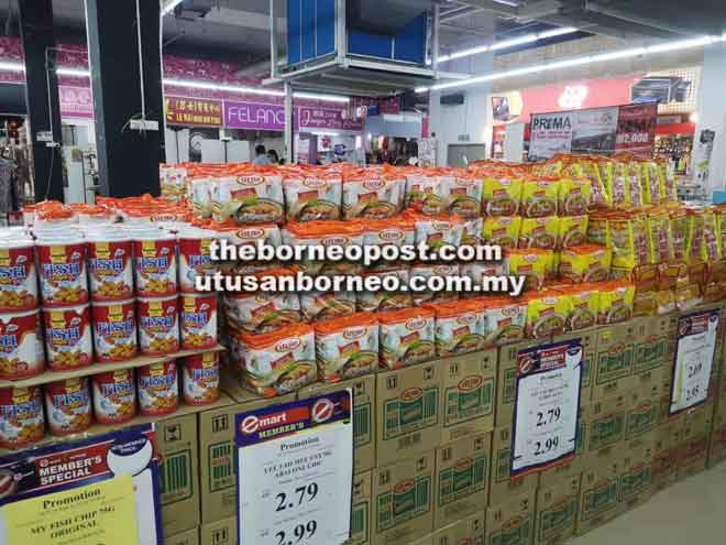  Antara produk dan barangan Sarawak yang dipromosikan pada Pameran Produk Sarawak sempena sambutan Hari Sarawak bermula 11 hingga 22 Julai di empat premis Emart di Kuching dan Miri.