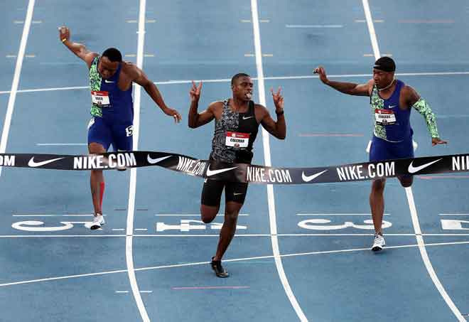  Coleman (tengah) mendahului peserta lain dalam acara akhir 100 meter lelaki di Kejohanan AS di Iowa. — Gambar AFP