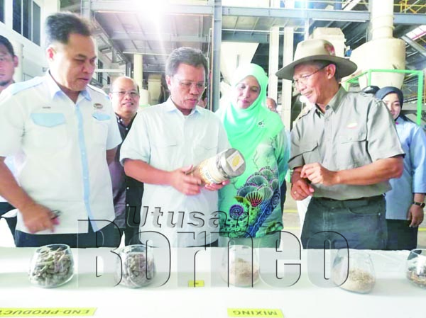 SHAFIE tertarik dengan RND yang dijalankan semasa mengadakan lawatan ke Balung.