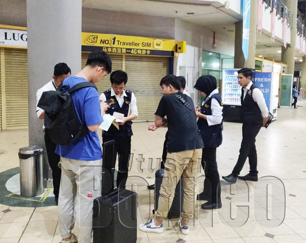  Pelancong dari luar negara kerap ditemui merokok di kawasan Lapangan Terbang Tawau.