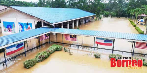  Keadaan banjir yang berlaku di SK Batu 22 Jalan Balung Tawau.