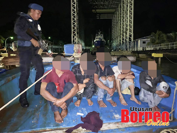  Sepuluh nelayan asing ditahan oleh pasukan polis marin dalam pemeriksaan dua kapal nelayan.