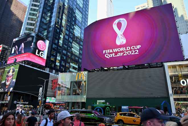  Logo rasmi Piala Dunia 2020 di Qatar dipaparkan di skrin gergasi di Time Square, New York kelmarin. — Gambar AFP 