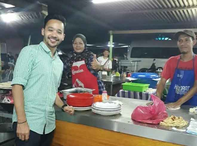 Episod di kedai Roti Canai kayu Arang.