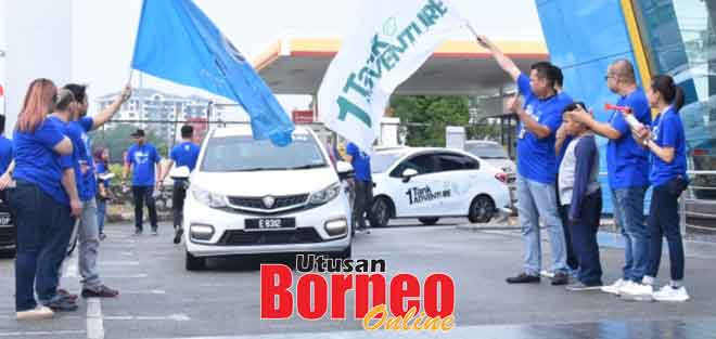  Acara pelepasan cabaran Proton 1 Tank Adventure pada hari pertama di Petronas Taman Hui Sing.