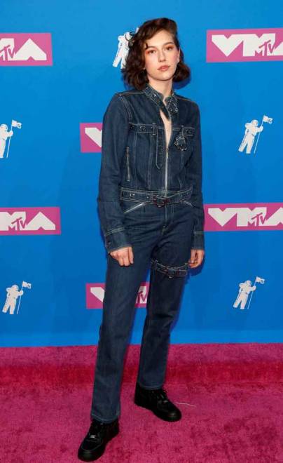  Gambar fail bertarikh 20 Ogos 2018 ini menunjukkan King Princess tiba untuk Anugerah Muzik Video MTV 2018 di Radio City Music Hall, New York. — Gambar Reuters