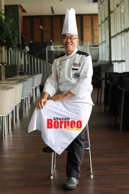  Cef Gerald bersedia memberikan sajian makanan hebat kepada tetamu di restoran Hotel Pullman Miri Waterfront. 