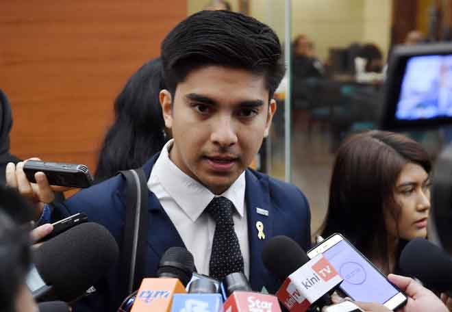  Syed Saddiq ketika menghadiri Dewan Rakyat Mesyuarat Ketiga Penggal Kedua Parlimen ke-14  di Bangunan Parlimen semalam. — Gambar Bernama