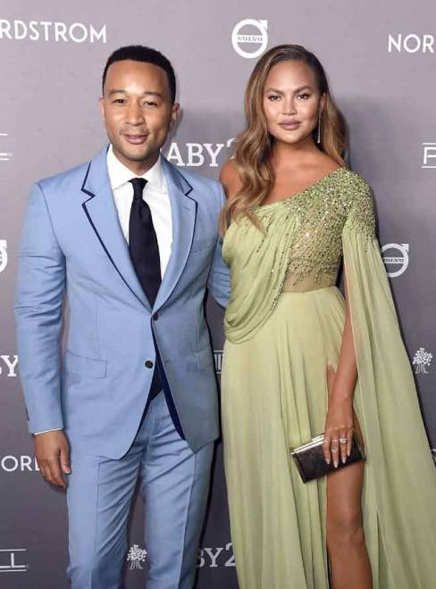  John Legend dan isterinya Chrissy Teigen semasa menghadiri satu majlisdi Culver City, California baru-baru ini.   — Gambar AFP