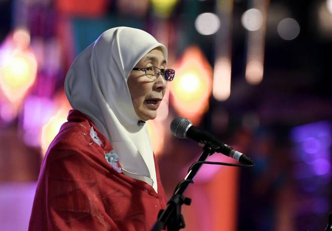 Wan Azizah ketika berucap merasmikan Majlis Rumah Terbuka Malaysia (MRTM) Deepavali 2019 di Perak. -BERNAMA