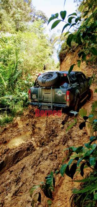  Keadaan jalan yang semakin teruk terutama apabila tiba musim hujan.   