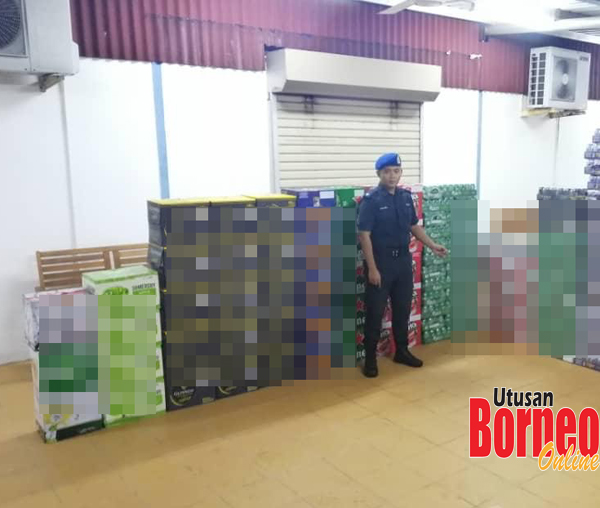  Sebahagian daripada minuman keras pelbagai jenama yang dirampas PPM dan Jabatan Kastam Kudat selepas dijual tanpa kastam.