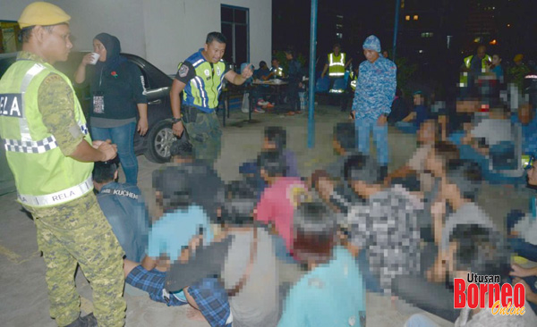  Kesemua 15 tahanan awal dibawa ke IPD Kota Kinabalu untuk pemeriksaan dokumentasi.