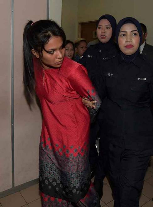  Nurul didakwa di Mahkamah Majistret Johor Bahru semalam atas pertuduhan melakukan bunuh dengan menyebabkan kematian terhadap anak kandungnya yang berusia dua tahun 10 bulan pada 13 Januari lepas. — Gambar Bernama