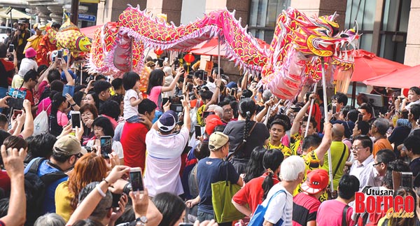  Perayaan TBC berkait rapat dengan kepercayaan dan adat orang Cina terdahulu menjadikannya perayaan tradisional. Ia merupakan perayaan bangsa Cina, bukannya perayaan keagamaan.