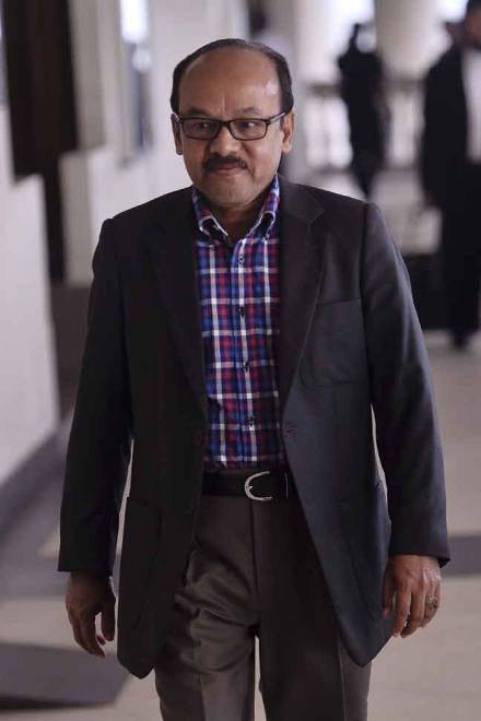  Abd Aziz hadir sebagai saksi ke-33 pihak pendakwaan dalam perbicaraan kes Ahmad Zahid di Mahkamah Tinggidekat Kuala Lumpur, semalam. — Gambar Bernama