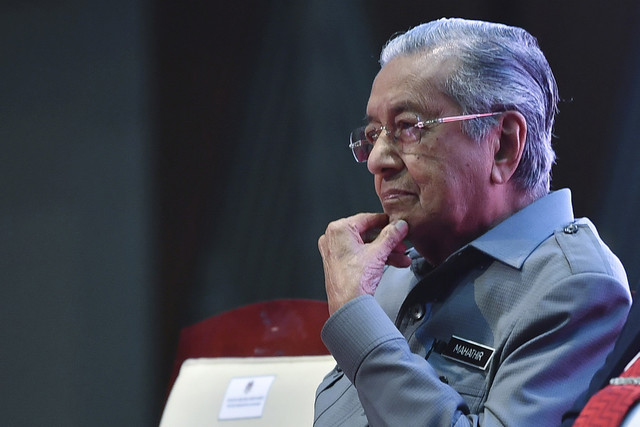 Dr Mahathir meletak jawatan sebagai Perdana Menteri, hari ini. - Gambar fail Bernama