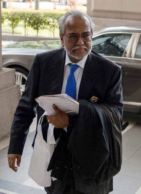  Muhammad Shafee yang mewakili Najib hadir di Kompleks Mahkamah Kuala Lumpur semalam. — Gambar Bernama