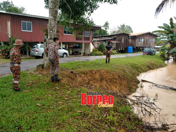  Pasukan bomba yang berada di lokasi untuk bersedia dengan sebarang kemungkinan.