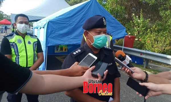  Azhar ditanya pemberita ketika meninjau SJR baharu di Jalan Lintas Utara.