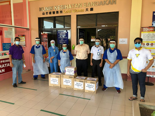  Penyerahan face shield kepada Jabatan Pesakit luar Sandakan.