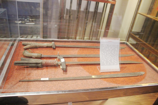  Kampilan, senjata Iranun di Muzium Linggam cahaya.