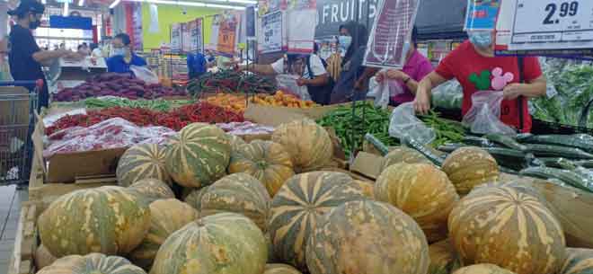  Pasar basah Emart juga dibuka.