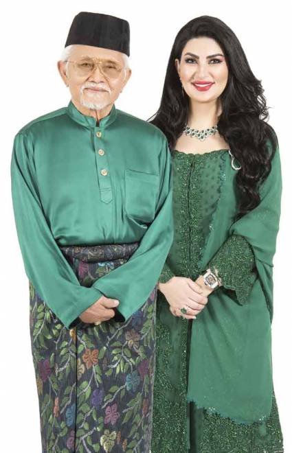  Tun Pehin Sri Abdul Taib Mahmud bersama Toh Puan Ragad Kurdi Taib.