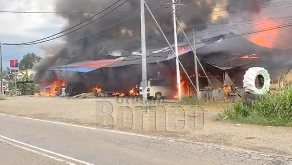  Enam lot kedai di Kampung Gambaron 1, Telupid terbakar.