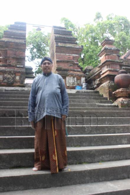  Penulis bergambar di Makam Imogiri.