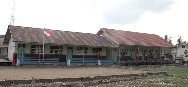  Sebuah sekolah di Teluk Majelis.