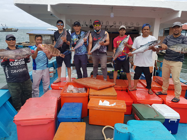 Sebahagian dari Geng Perasap Angler, 360 Angler Keningau dan Team PARIS mempamerkan hasil jigging di lubuk Kerisi Bali.