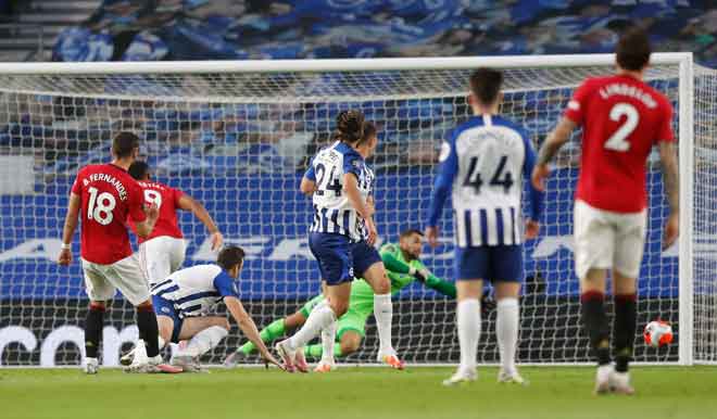  Antara babak-babak aksi perlawanan Liga Perdana Inggeris di antara Brighton dan Manchester United di Stadium American Express Community di Brighton. Manchester United menang dengan 3-0. — Gambar AFP