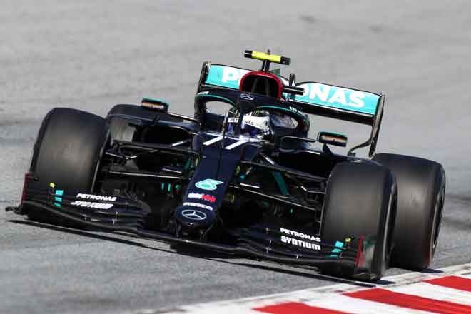  Bottas memandu jentera pada perlumbaan Grand Prix Formula Satu Austria kelmarin di Spielberg, Austria. — Gambar AFP